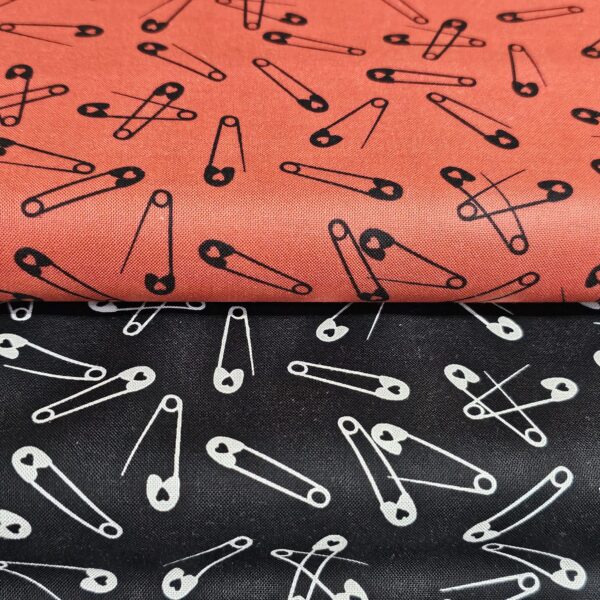 Makower - Pins Brick - M083