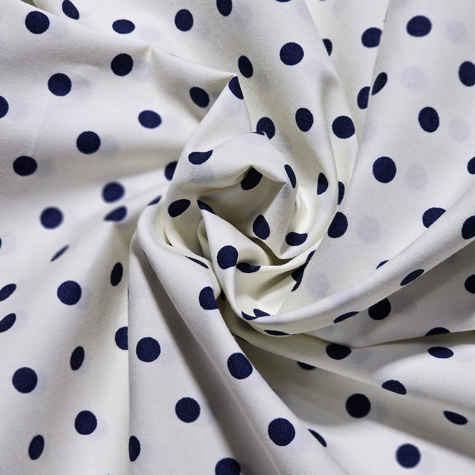Sevenberry - White with dark blue dots S0028