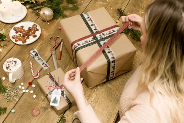 7O1A4248_fdebcdfc-1fab-40ef-9a5d-305af2889fd7 Violet Studios Gift Decorating Bundle - Home for Christmas